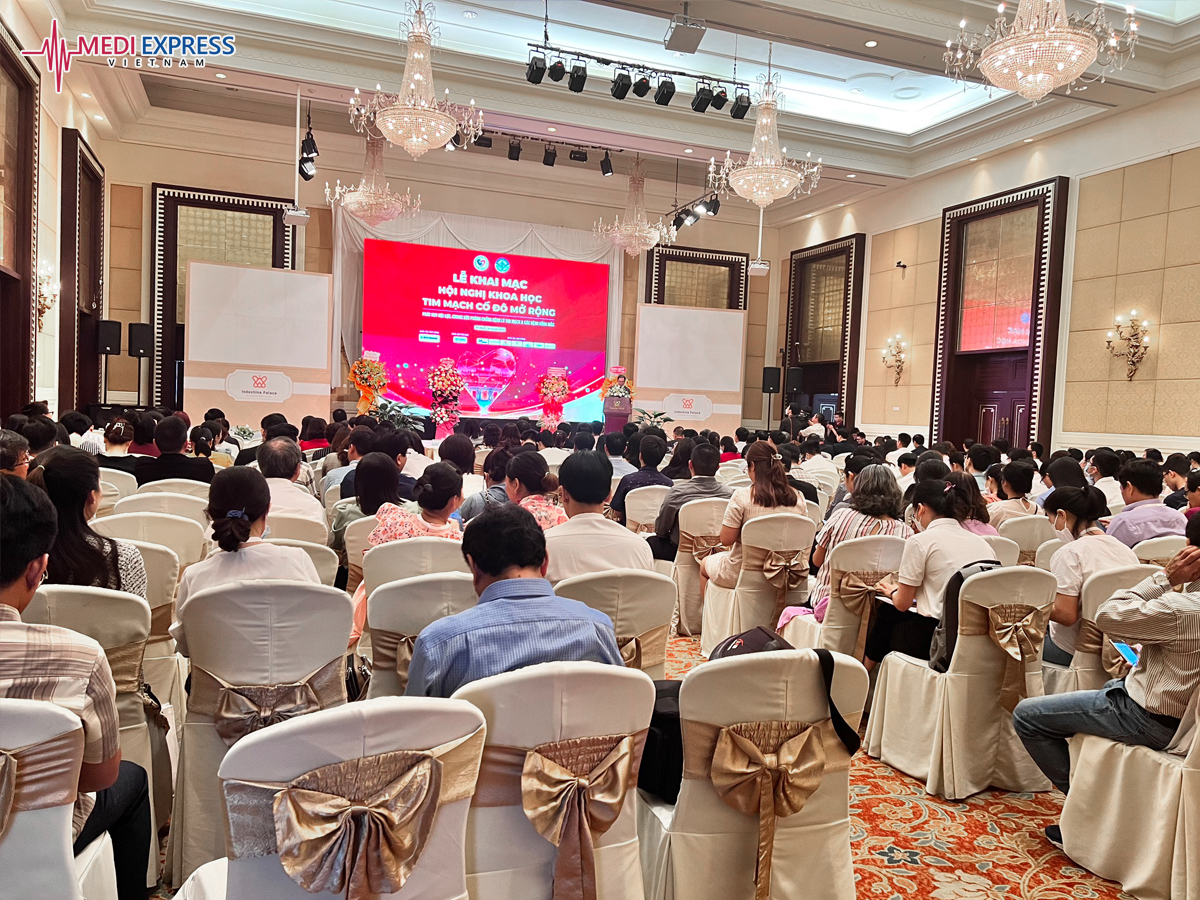 GS.TS. Huỳnh Văn Minh - Chủ tịch hội tim mạch Việt Nam đọc tuyên bố khai mạc Hội nghị